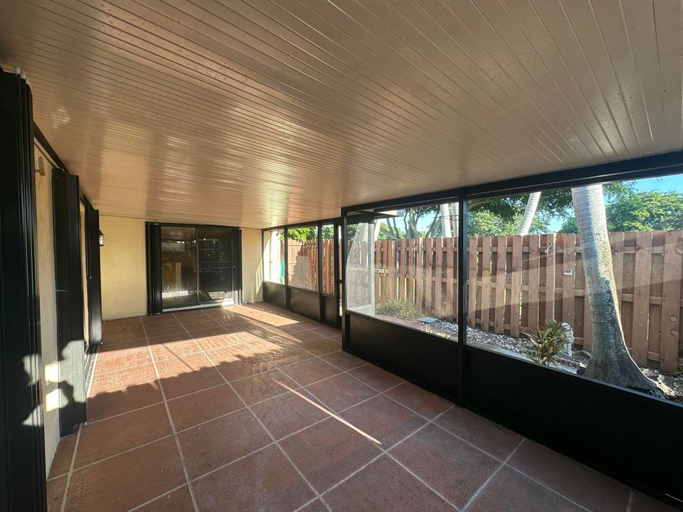 Active With Contract: $309,995 (3 beds, 2 baths, 1540 Square Feet)