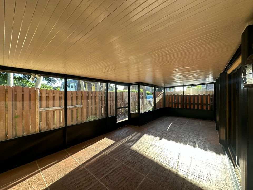 Active With Contract: $309,995 (3 beds, 2 baths, 1540 Square Feet)