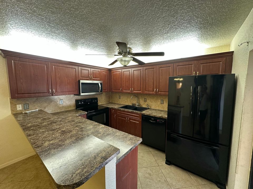 Active With Contract: $309,995 (3 beds, 2 baths, 1540 Square Feet)