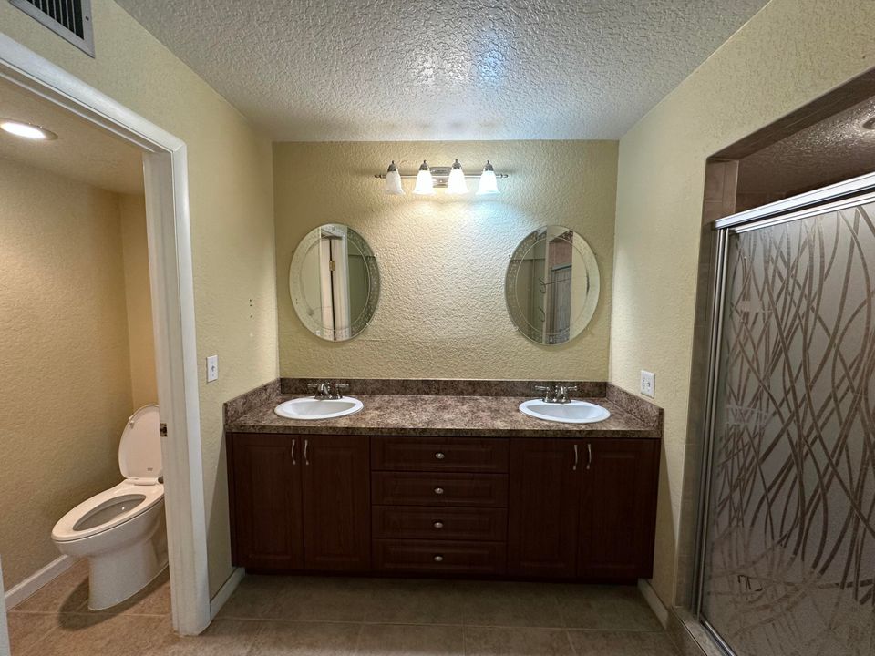 Active With Contract: $309,995 (3 beds, 2 baths, 1540 Square Feet)