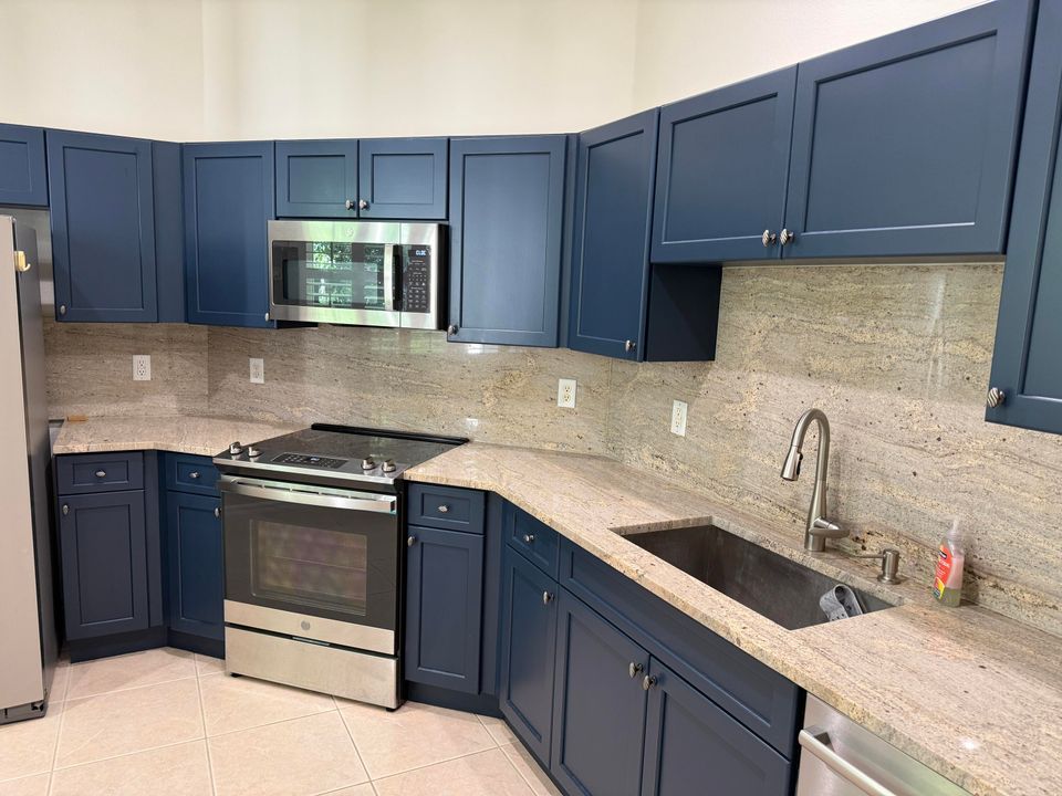 На продажу: $332,500 (2 спален, 2 ванн, 1482 Квадратных фут)