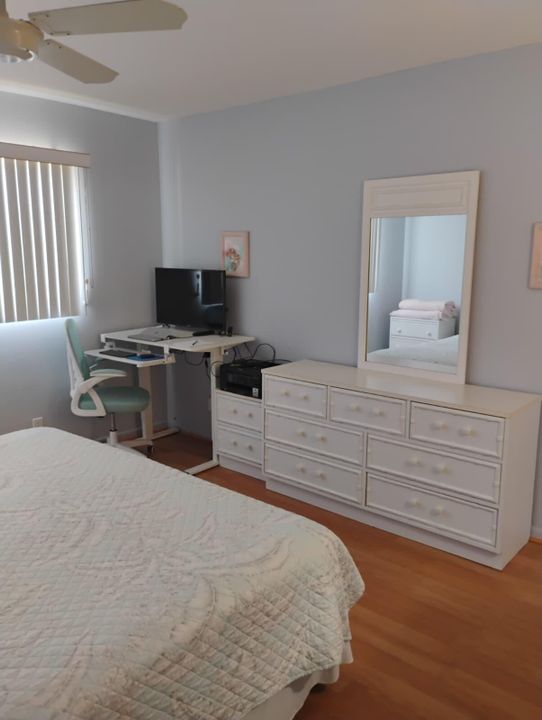 For Sale: $68,000 (1 beds, 1 baths, 705 Square Feet)