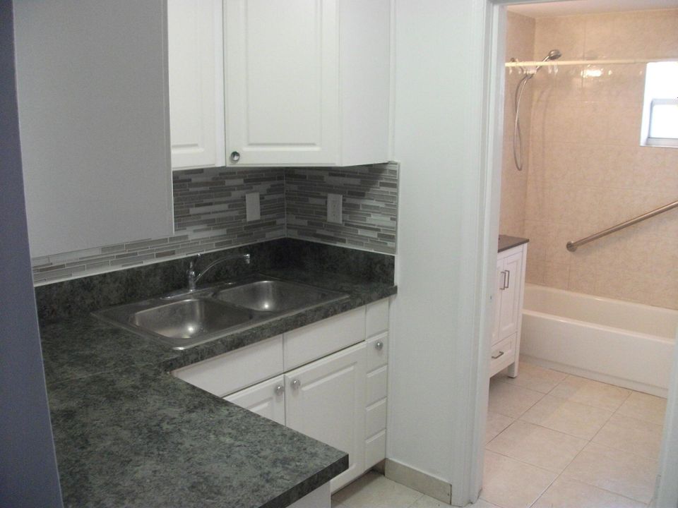 For Sale: $541,000 (0 beds, 0 baths, 1294 Square Feet)