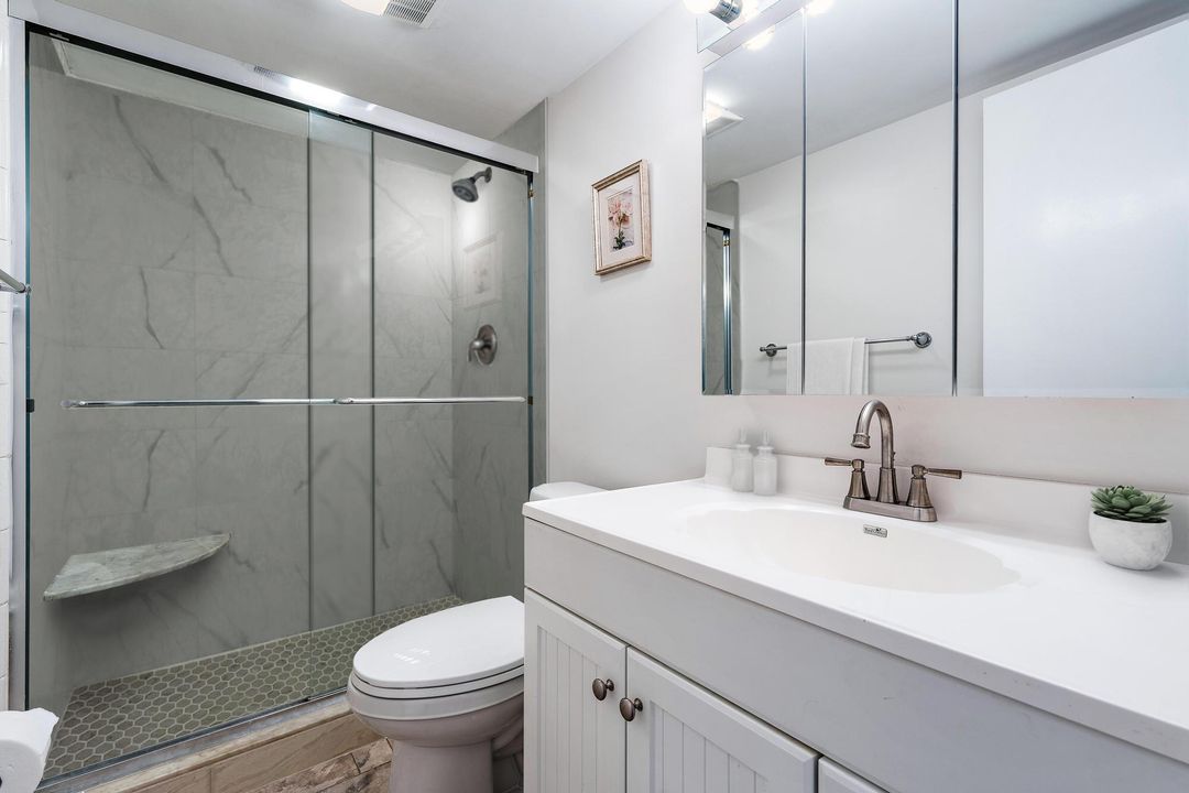 For Rent: $3,100 (2 beds, 2 baths, 910 Square Feet)