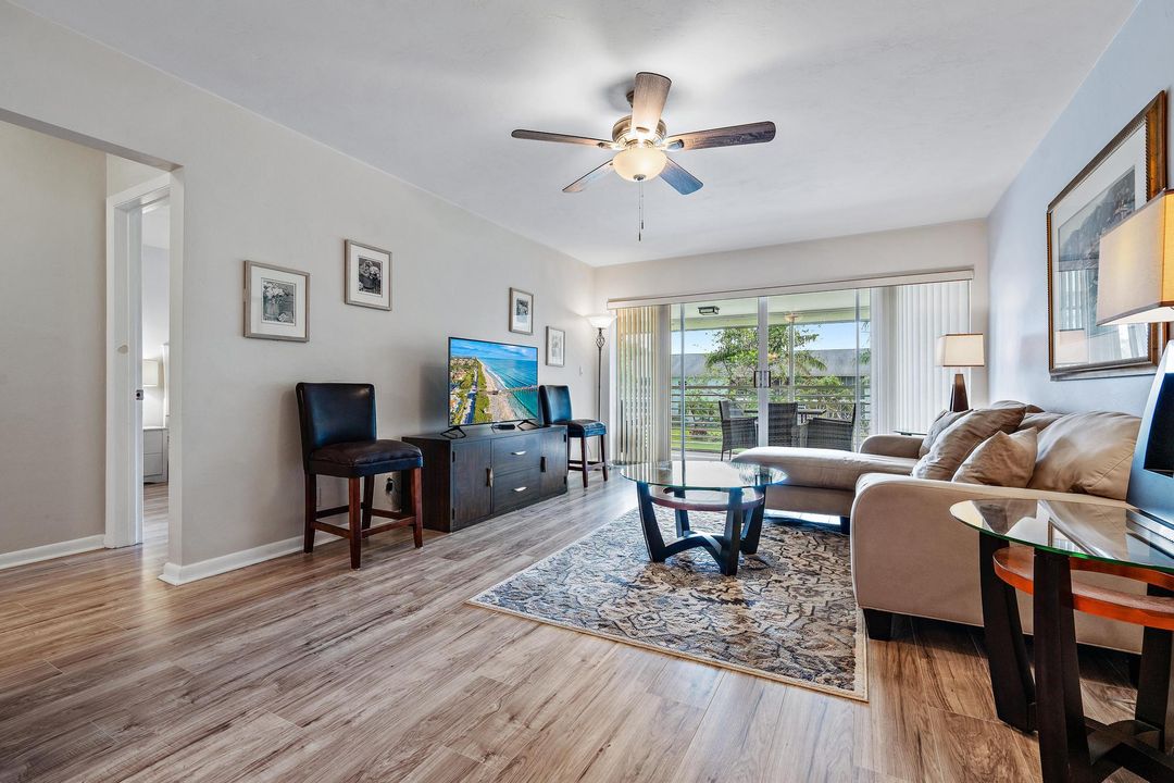 For Rent: $3,100 (2 beds, 2 baths, 910 Square Feet)