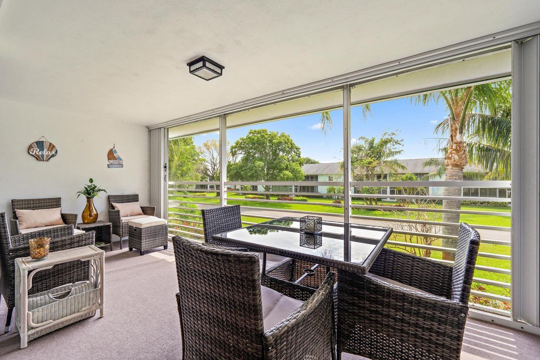 For Rent: $3,100 (2 beds, 2 baths, 910 Square Feet)