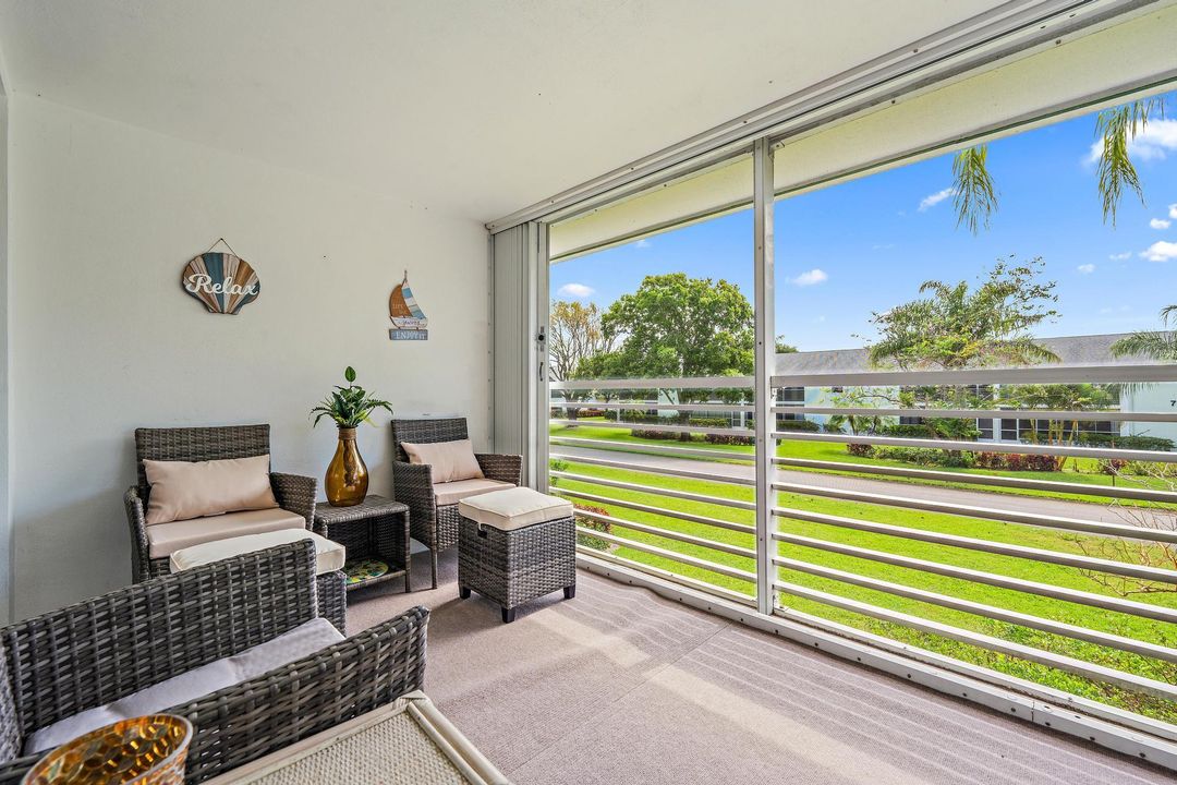 For Rent: $3,100 (2 beds, 2 baths, 910 Square Feet)