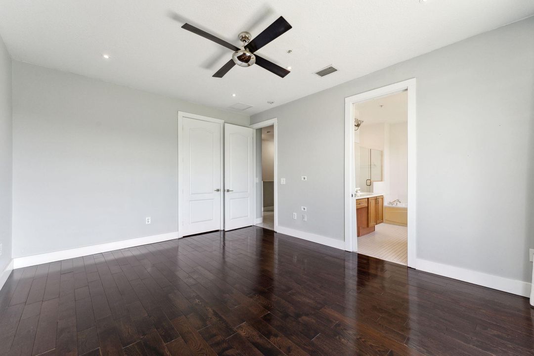 合同活跃: $645,000 (3 贝兹, 3 浴室, 2334 平方英尺)