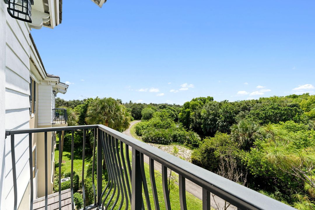 合同活跃: $645,000 (3 贝兹, 3 浴室, 2334 平方英尺)