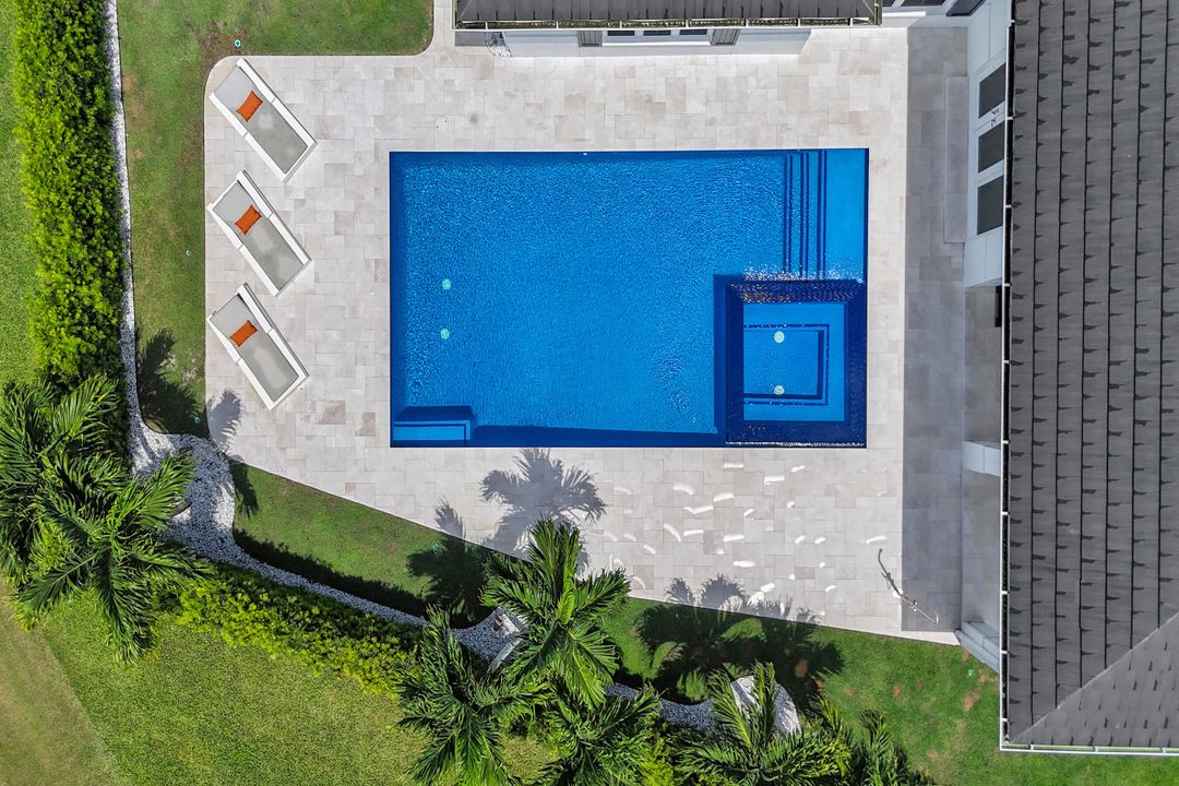 Active With Contract: $3,900,000 (4 beds, 4 baths, 3703 Square Feet)