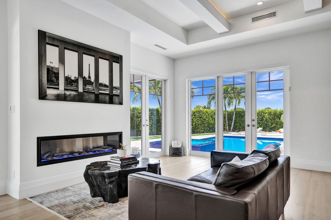 Active With Contract: $3,900,000 (4 beds, 4 baths, 3703 Square Feet)