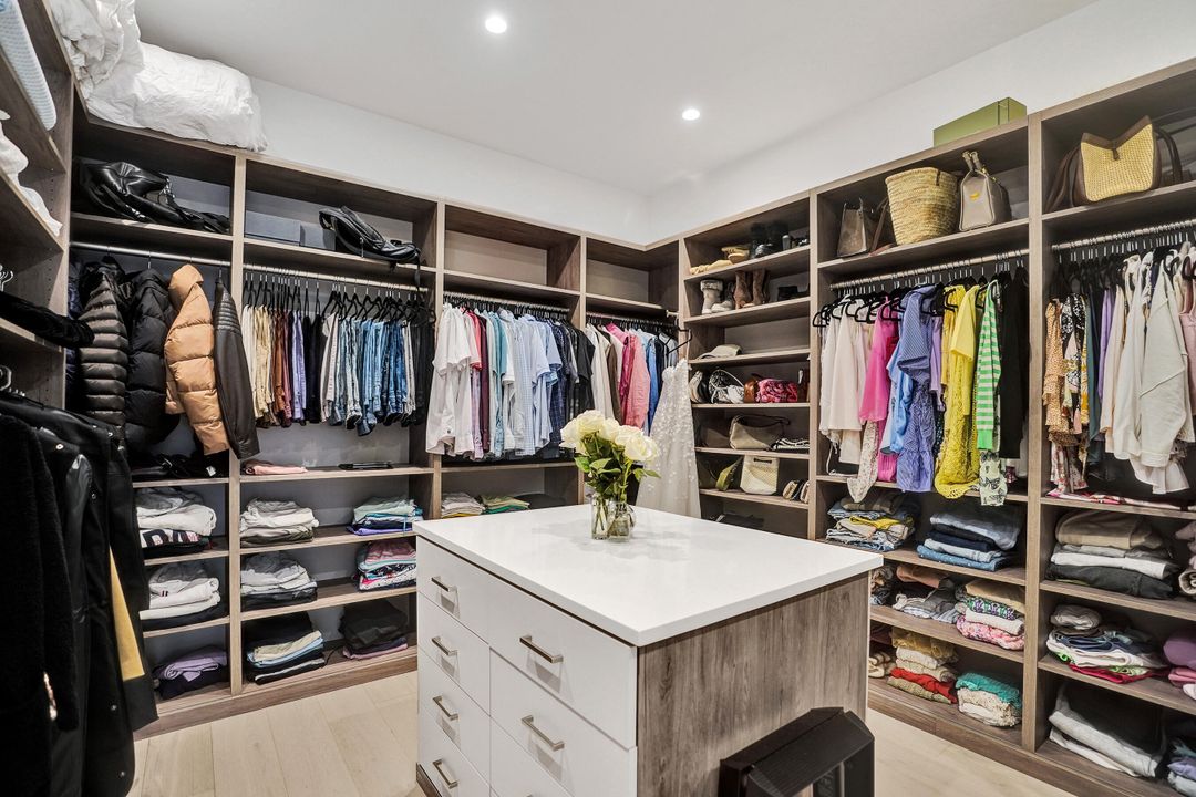 Active With Contract: $3,900,000 (4 beds, 4 baths, 3703 Square Feet)