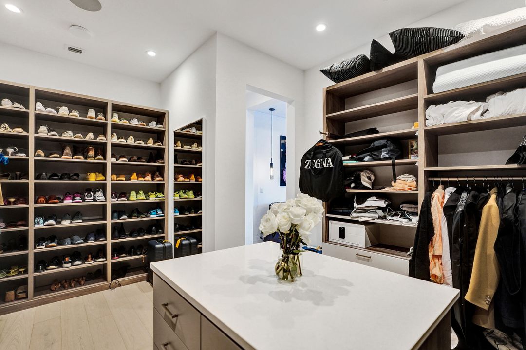 Active With Contract: $3,900,000 (4 beds, 4 baths, 3703 Square Feet)