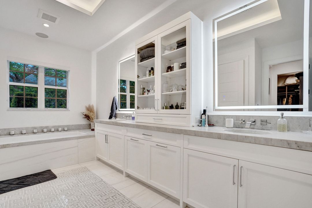 Active With Contract: $3,900,000 (4 beds, 4 baths, 3703 Square Feet)