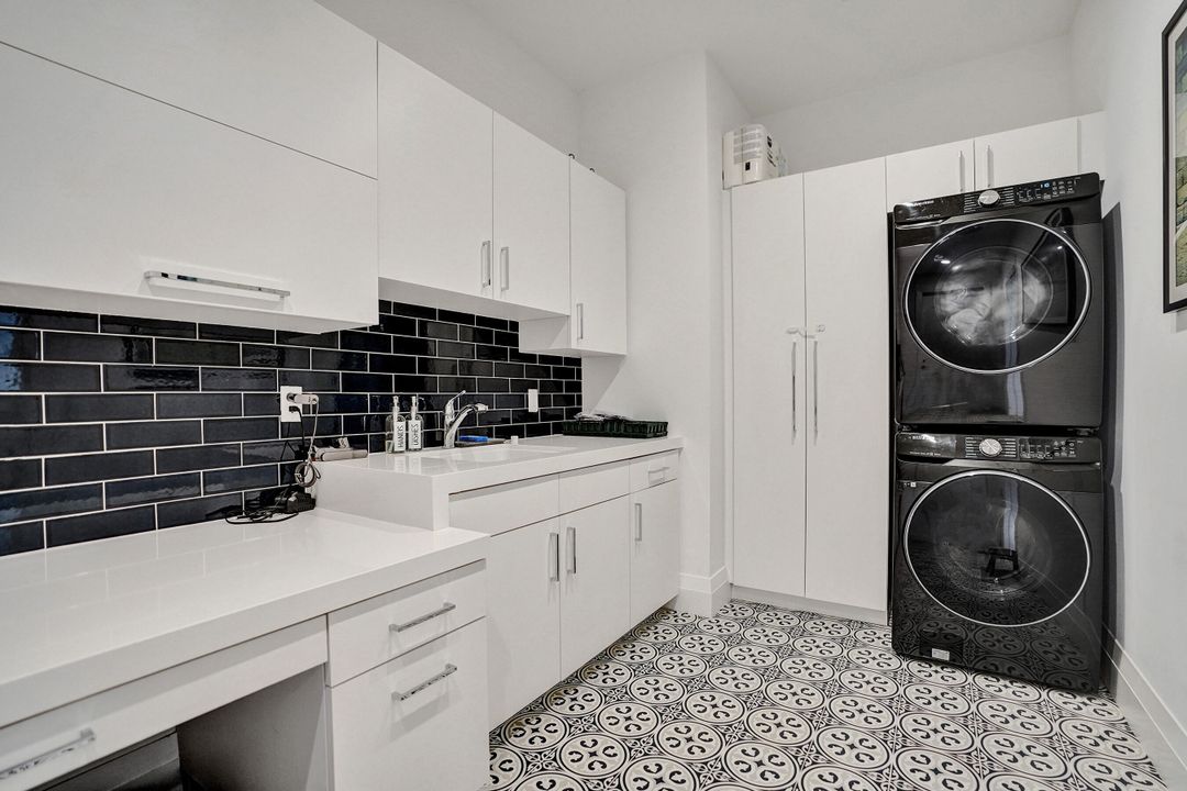 Active With Contract: $3,900,000 (4 beds, 4 baths, 3703 Square Feet)