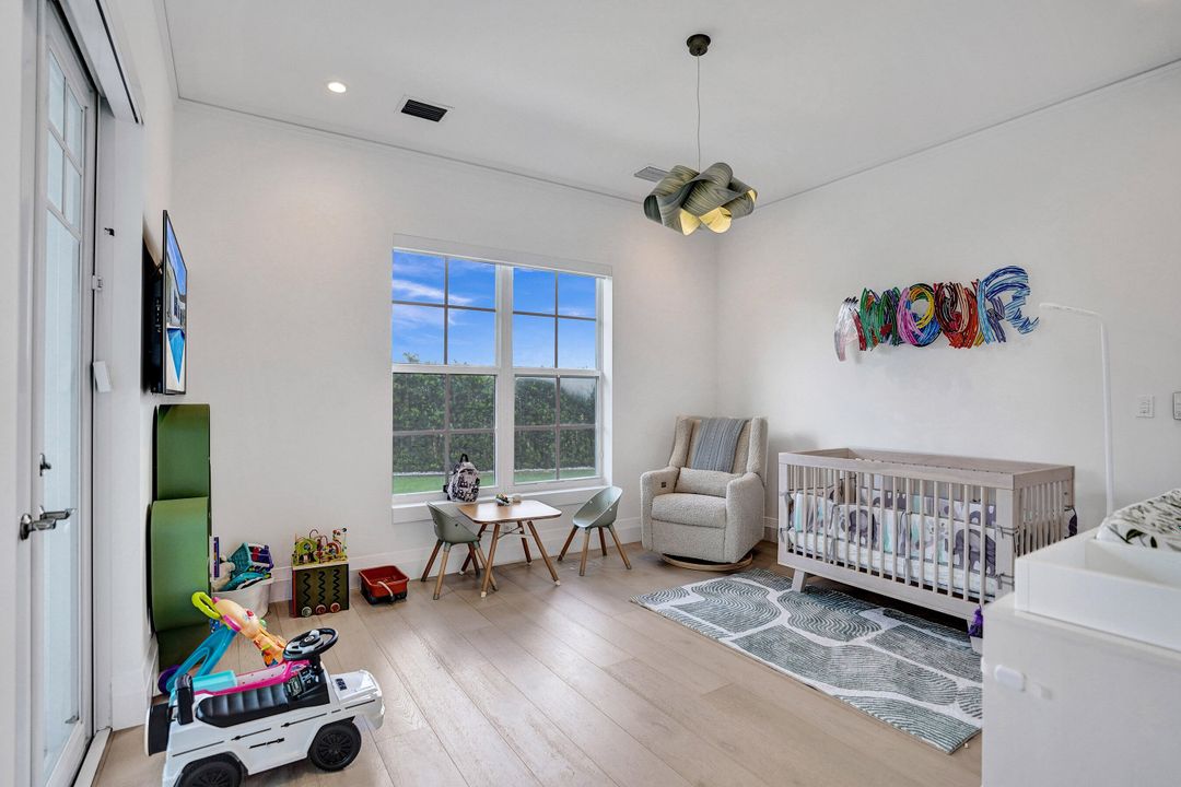 Active With Contract: $3,900,000 (4 beds, 4 baths, 3703 Square Feet)