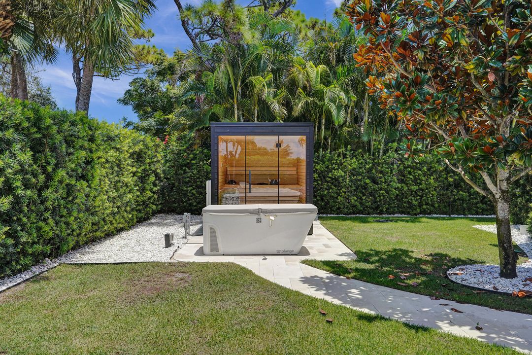 Active With Contract: $3,900,000 (4 beds, 4 baths, 3703 Square Feet)