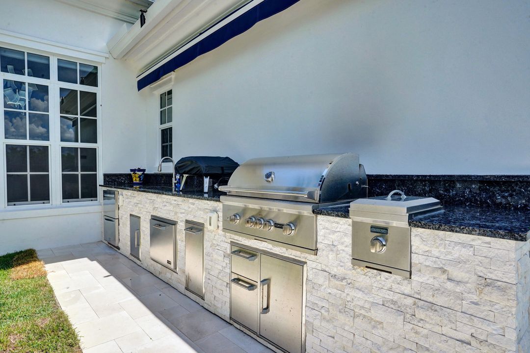 Active With Contract: $3,900,000 (4 beds, 4 baths, 3703 Square Feet)