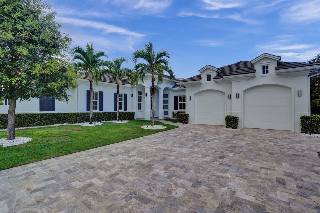 Active With Contract: $3,900,000 (4 beds, 4 baths, 3703 Square Feet)