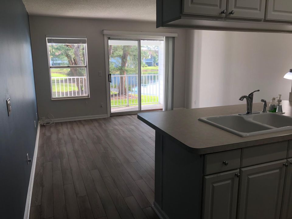 合同活跃: $1,700 (1 贝兹, 1 浴室, 502 平方英尺)