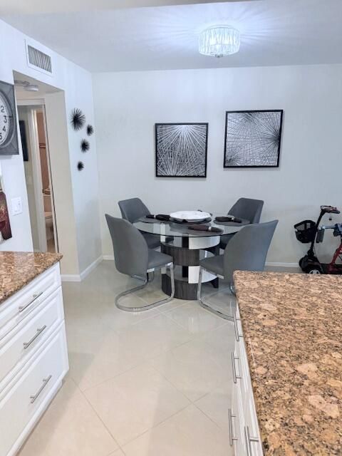 Active With Contract: $160,000 (1 beds, 1 baths, 700 Square Feet)