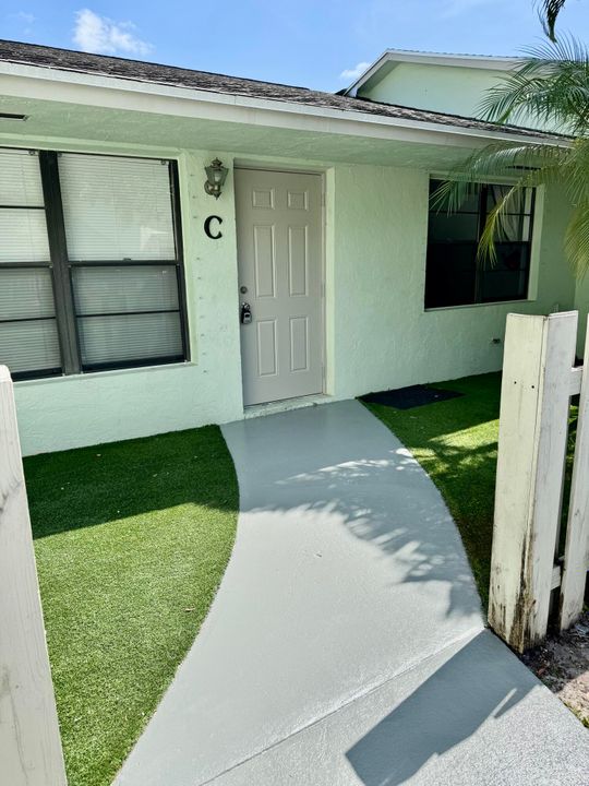 For Rent: $2,300 (2 beds, 2 baths, 1102 Square Feet)