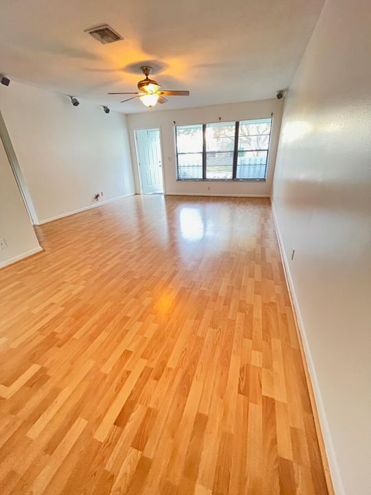 For Rent: $2,300 (2 beds, 2 baths, 1102 Square Feet)