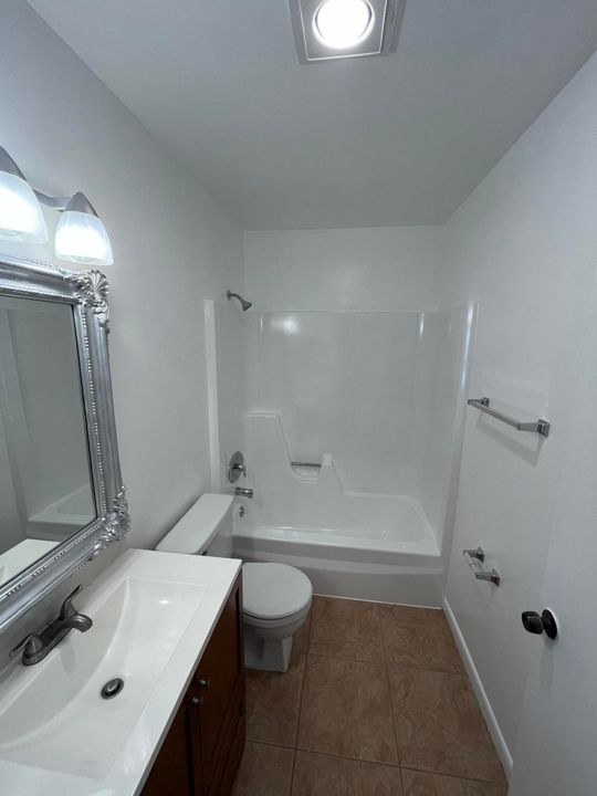 For Rent: $2,300 (2 beds, 2 baths, 1102 Square Feet)