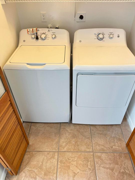 For Rent: $2,300 (2 beds, 2 baths, 1102 Square Feet)