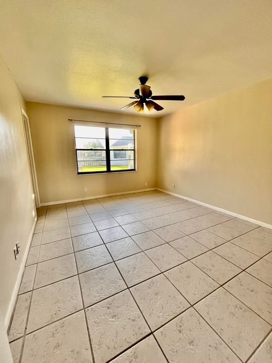 For Rent: $2,300 (2 beds, 2 baths, 1102 Square Feet)