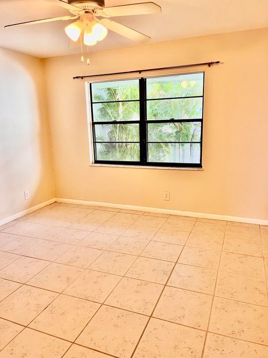 For Rent: $2,300 (2 beds, 2 baths, 1102 Square Feet)