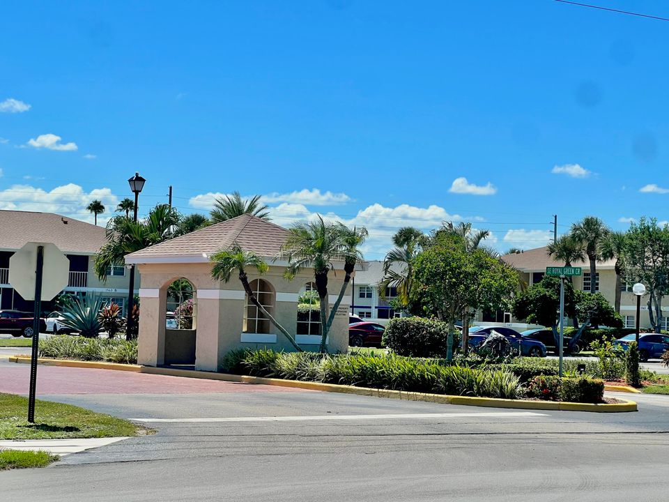 Active With Contract: $165,000 (2 beds, 2 baths, 782 Square Feet)