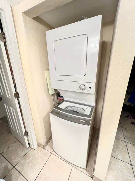 Active With Contract: $165,000 (2 beds, 2 baths, 782 Square Feet)