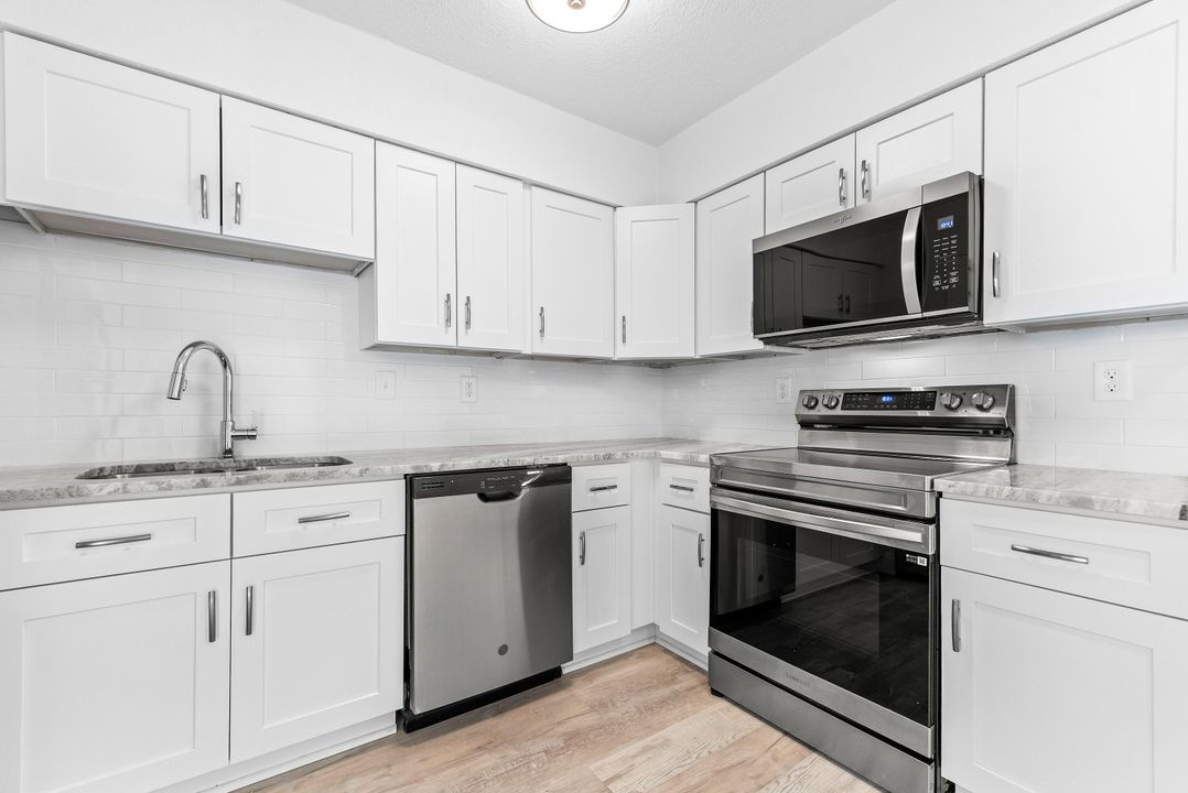 На продажу: $389,900 (2 спален, 1 ванн, 1013 Квадратных фут)