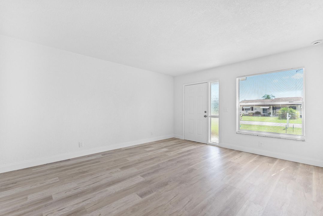 На продажу: $389,900 (2 спален, 1 ванн, 1013 Квадратных фут)