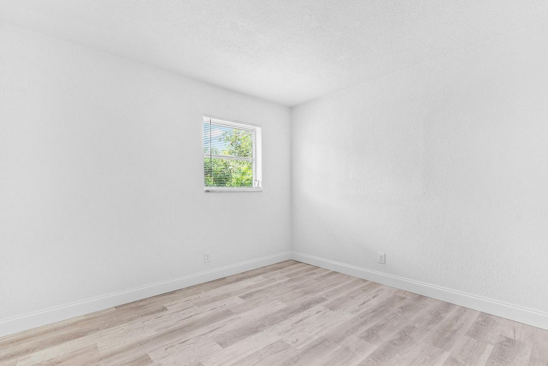 На продажу: $389,900 (2 спален, 1 ванн, 1013 Квадратных фут)