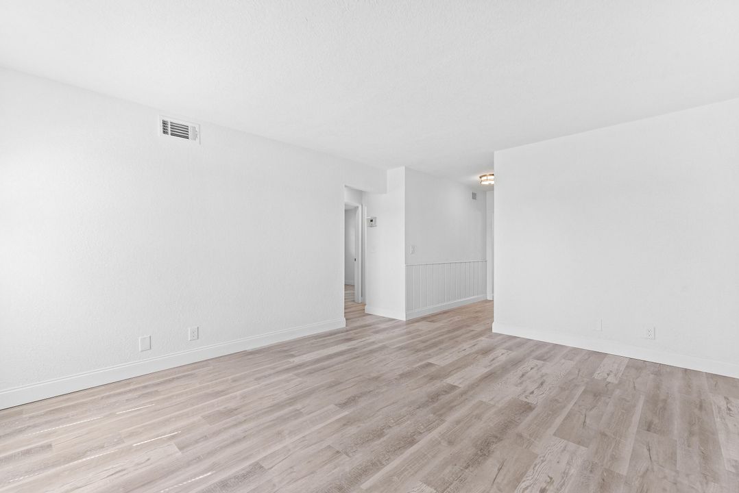 На продажу: $389,900 (2 спален, 1 ванн, 1013 Квадратных фут)