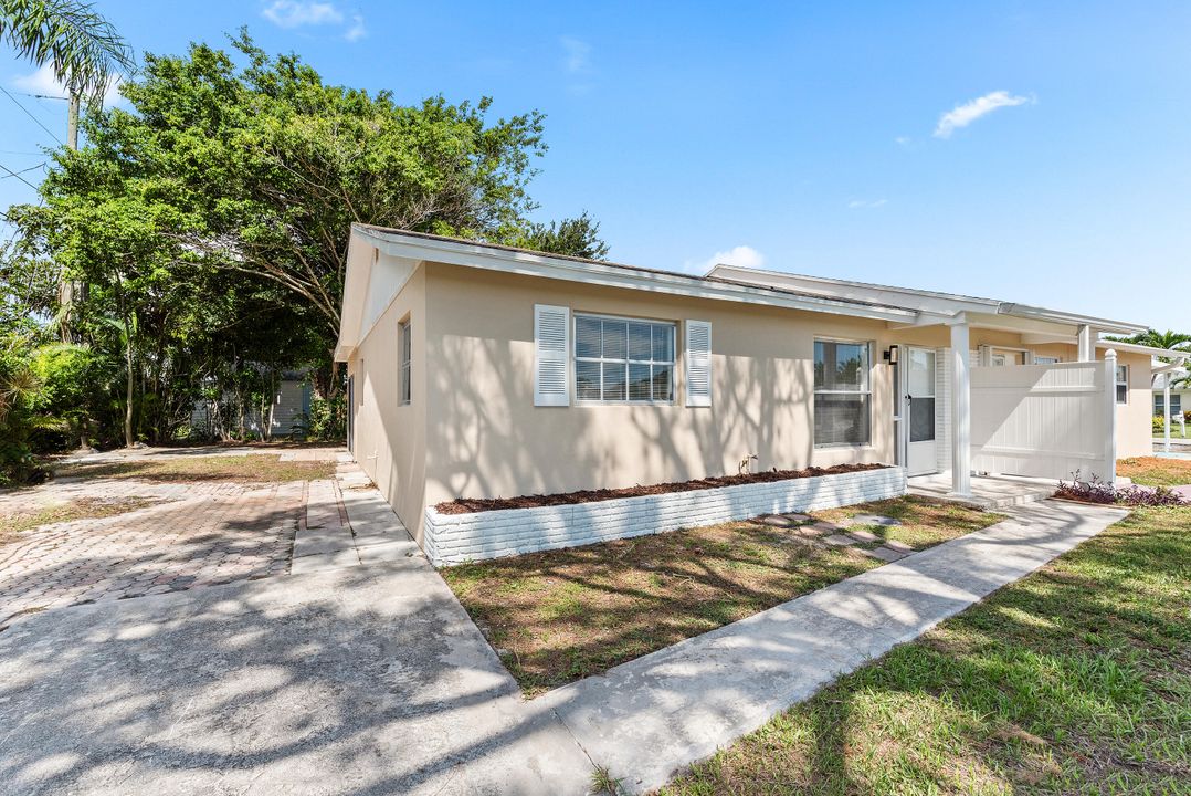 На продажу: $389,900 (2 спален, 1 ванн, 1013 Квадратных фут)