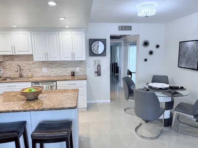 Active With Contract: $160,000 (1 beds, 1 baths, 700 Square Feet)