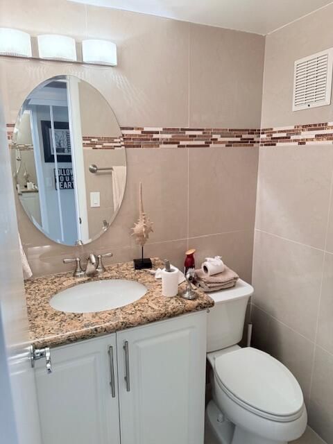 Active With Contract: $160,000 (1 beds, 1 baths, 700 Square Feet)