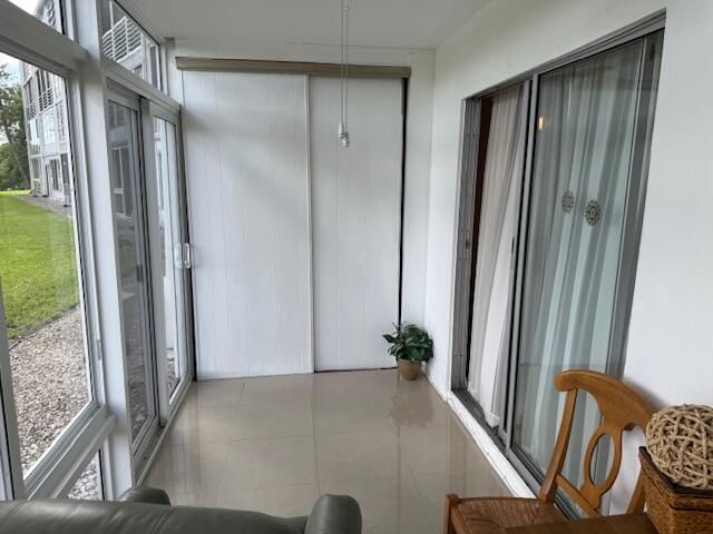 Active With Contract: $160,000 (1 beds, 1 baths, 700 Square Feet)