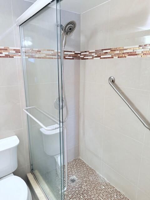 Active With Contract: $160,000 (1 beds, 1 baths, 700 Square Feet)