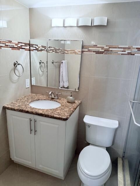 Active With Contract: $160,000 (1 beds, 1 baths, 700 Square Feet)