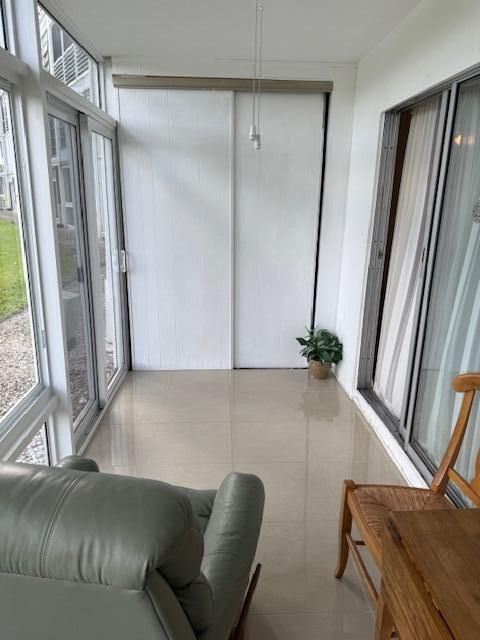 Active With Contract: $160,000 (1 beds, 1 baths, 700 Square Feet)