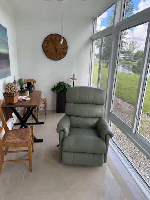 Active With Contract: $160,000 (1 beds, 1 baths, 700 Square Feet)