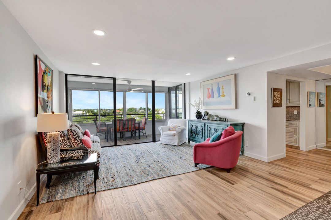 Active With Contract: $4,000 (2 beds, 2 baths, 1498 Square Feet)