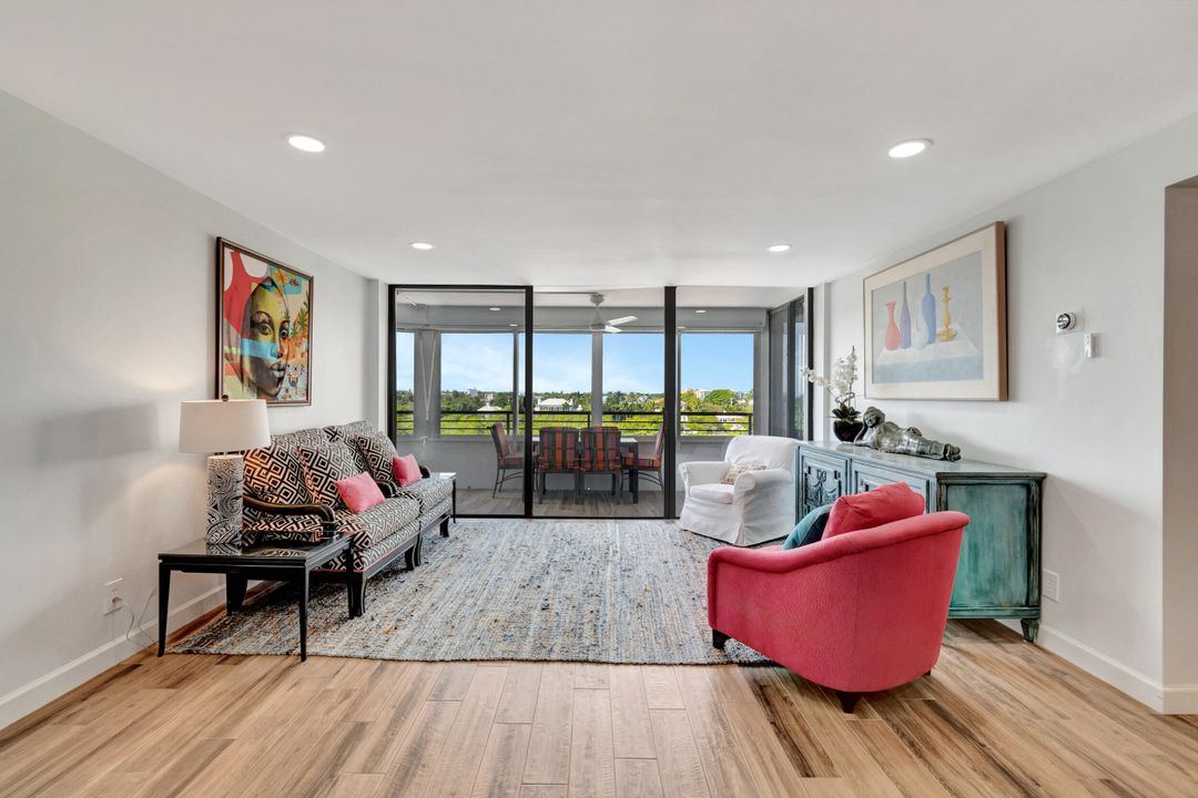 Active With Contract: $4,000 (2 beds, 2 baths, 1498 Square Feet)