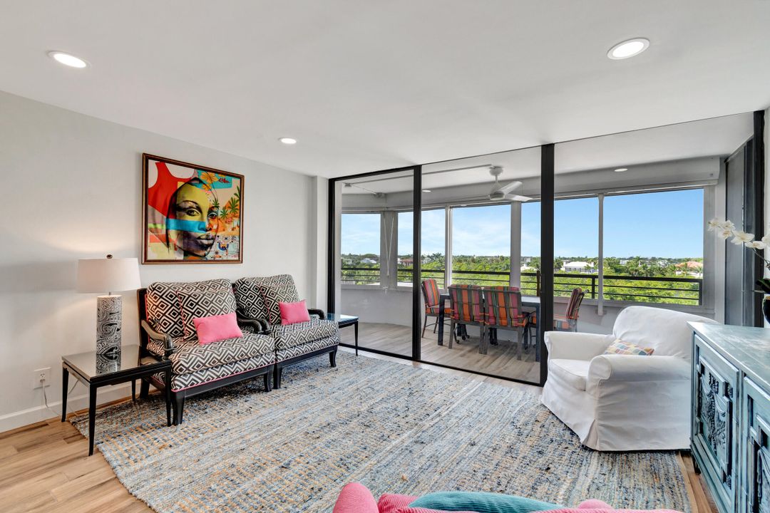 Active With Contract: $4,000 (2 beds, 2 baths, 1498 Square Feet)