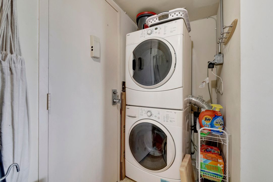 Active With Contract: $4,000 (2 beds, 2 baths, 1498 Square Feet)