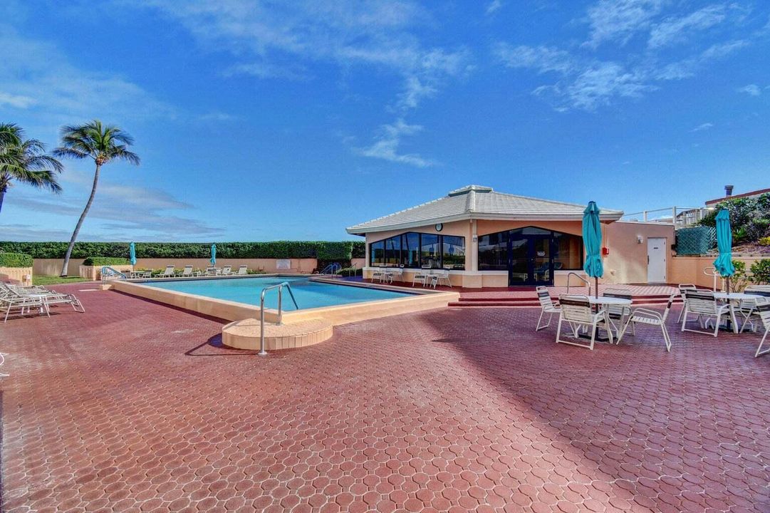 Active With Contract: $4,000 (2 beds, 2 baths, 1498 Square Feet)